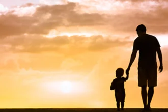 ¿Cuántos días libres tiene un padre tras el parto?