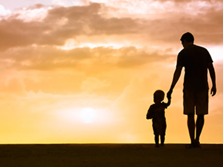 ¿Cuántos días libres tiene un padre tras el parto?
