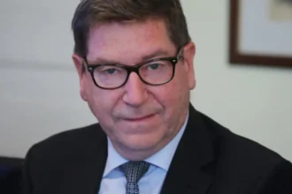Daniel Mas asume Economía y Minería con sello empresarial