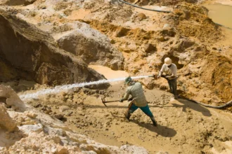 Demanda global de tierras raras supera oferta y refuerza dominio chino hasta 2030