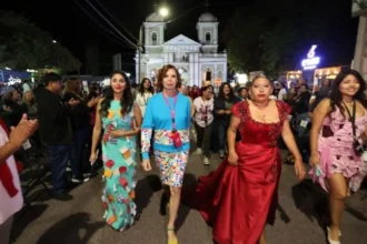 Desfile internacional de moda circular reúne en Pica a diseñadores de tres países y a Ágatha Ruiz de la Prada