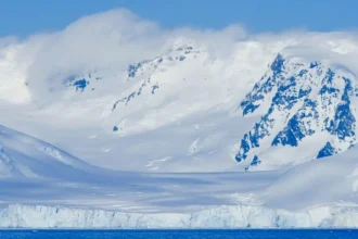 Deshielo de la Antártida: 65 cm de posible alza del mar y la señal que inquieta a los científicos