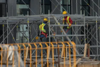 Desocupación en Chile sube a 8,9%: el dato que tensiona empleo femenino e informalidad