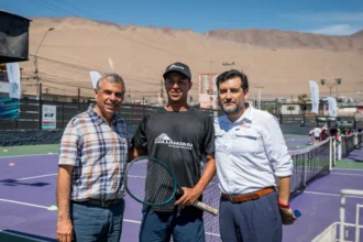 Destacado tenista iquiqueño inspira a las nuevas generaciones en clínica deportiva