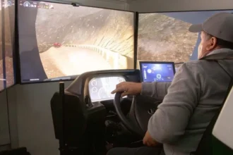 División El Teniente refuerza competencias de conducción segura con moderno simulador de buses y camiones