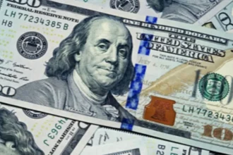 Dólar abre con alza de $7,6 y vuelve a $918,6: Ormuz sigue bajo tensión y el Banco Central entra al centro del mercado