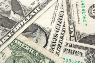 Dólar abre estable en torno a $886 mientras el mercado espera definiciones sobre una nueva ronda entre EEUU e Irán