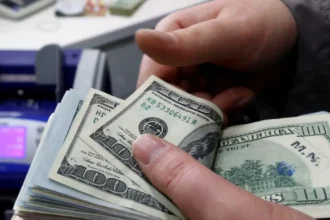 Dólar anota fuerte repunte semanal y se consolida sobre los $868 tras señal de continuidad en la Fed