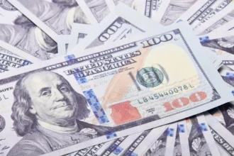 Dólar baja a $859,66 y vuelve a la zona de $860: la presión vendedora sobre activos de EE.UU. que reactivó el “Sell America”