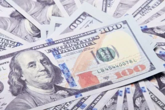 Dólar cierra bajo $890 en Chile tras salto del cobre a US$6,14 y dato clave de precios en EEUU