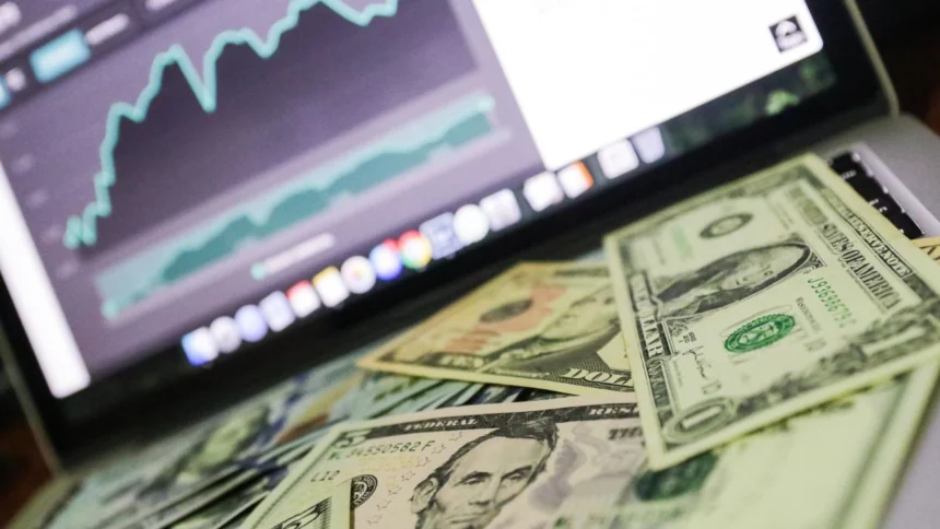 Dólar cae $12,7 y cobre supera US$6 por libra tras disminución de tensiones en Medio Oriente