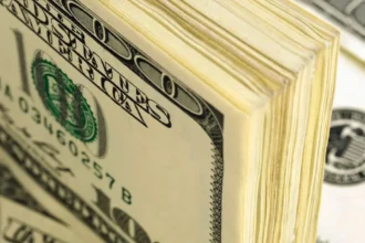 Dólar en Chile abre plano en $854,5: el mercado llega sin sobresaltos a la víspera del IPC de EE.UU.