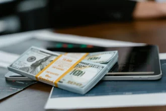 Dólar en Chile baja a $903,6: el cobre en US$5,98 marca la señal que mueve al peso este jueves