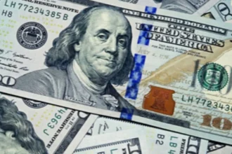 Dólar en Chile cae $10,2 y se acerca a $870: la señal que dejó el cierre en $873