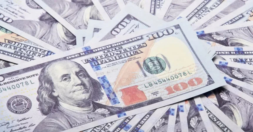 Dólar en Chile cae más de $10 desde su techo de 2026 mientras EE.UU. busca apoyo para reabrir el estrecho de Ormuz