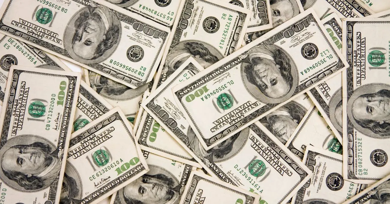 Dólar en Chile marca $854,25: el dato de ventas minoristas de EEUU que puede mover el tipo de cambio