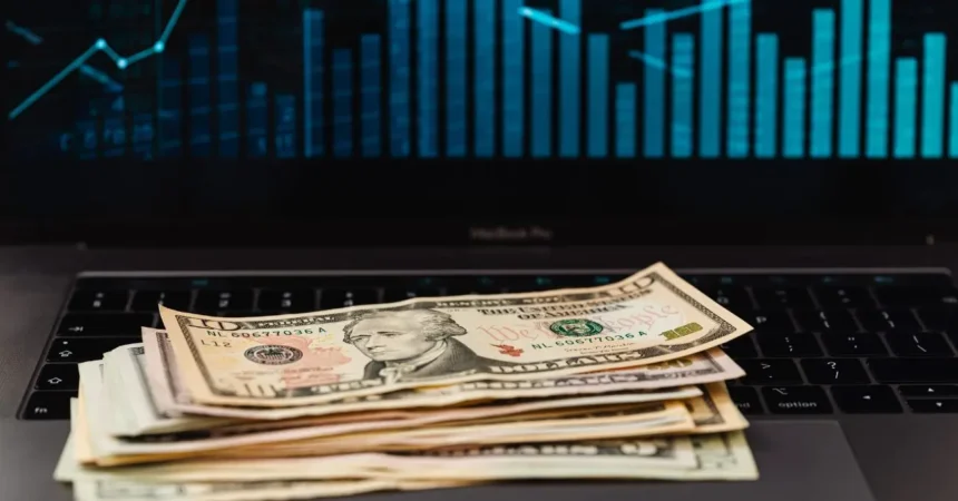 Dólar en Chile supera los $915 por tensiones en Medio Oriente y petróleo.