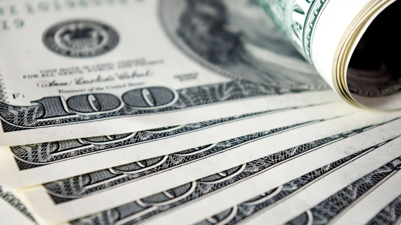 Dólar profundiza caída tras sorprendente IPC de EE.UU. y roza los $910
