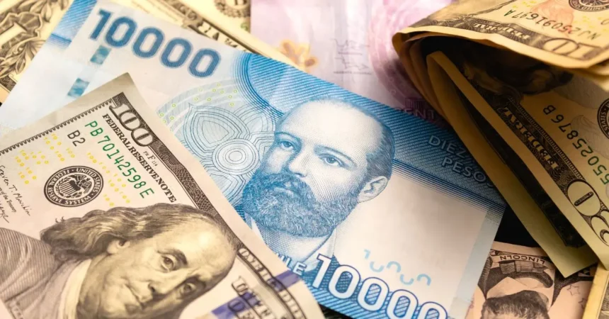 Dólar se hunde más de $20 al cierre y vuelve a la zona de $900 tras giro de Trump sobre Irán
