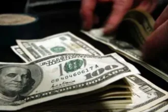 Dólar sobre $900: tensión en Ormuz impulsa al tipo de cambio mientras el cobre contiene la presión