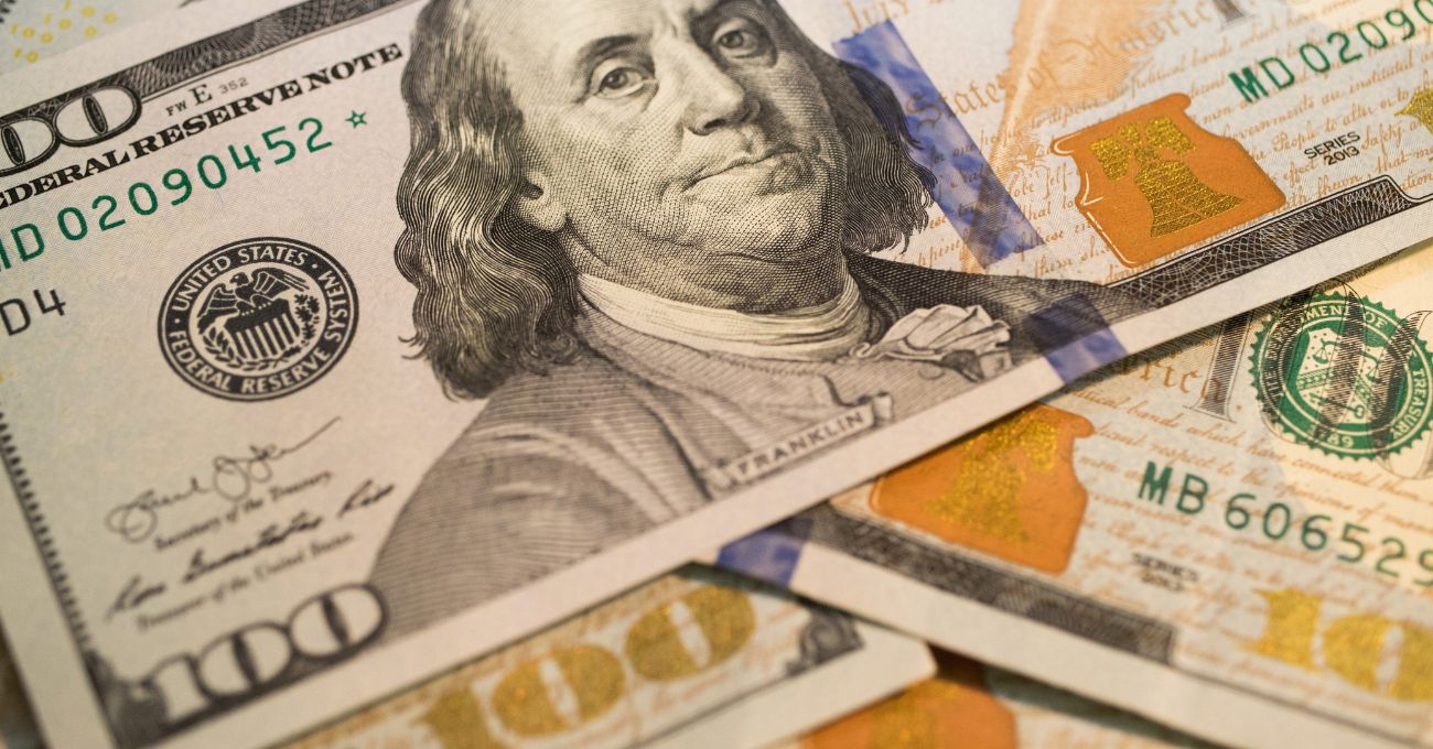 Dólar sube en Chile por fortalecimiento global, pero cerraría la semana con retroceso