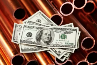 Dólar sube hacia $891 pese al cobre en US$5,85: el giro arancelario de Trump que volvió a meter ruido
