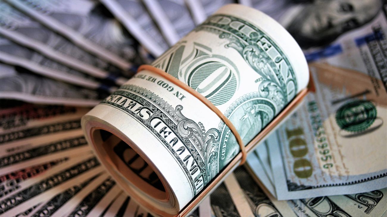 Dólar sube más de $ 10 a mediodía tras el anuncio de acumulación de reservas del Banco Central
