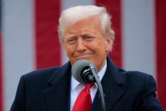 Donald Trump Considera Reducir Aranceles a Cambio de Concesiones «Fenomenales»; Impacto Negativo en S&P 500 y Posible Acuerdo con TikTok en la Mira