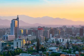 Economía chilena crece 2,5% en 2025 impulsada por consumo e inversión interna