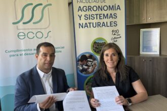 ECOS Chile y Universidad Católica firman convenio para impulsar investigación y formación en sostenibilidad ambiental
