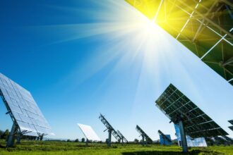 EE.UU. establece récord con 9.3 GW añadidos en producción de módulos solares, apuntando a la autosuficiencia energética en 2024