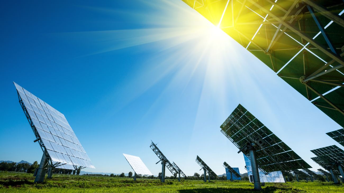 EE.UU. establece récord con 9.3 GW añadidos en producción de módulos solares, apuntando a la autosuficiencia energética en 2024