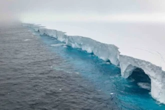 El iceberg A-23A se fragmentó en el Atlántico Sur tras casi 40 años de trayectoria
