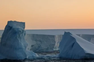 El iceberg más grande del mundo enfrenta sus últimos días en el Atlántico