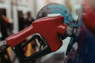 El IPC sube 1% en marzo: gasolina y tomates lideran los aumentos