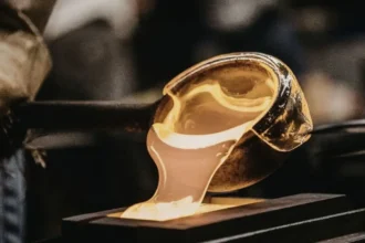 El oro sube 3% tras cese al fuego entre EE.UU. e Irán