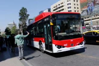 Electromovilidad acelera en Chile: transporte público suma un alza del 350% en buses eléctricos desde 2022