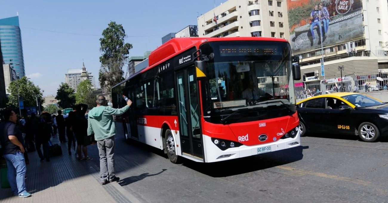 Electromovilidad acelera en Chile: transporte público suma un alza del 350% en buses eléctricos desde 2022