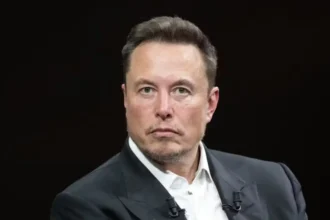 Elon Musk acusa a Apple de favoritismo con App de OpenAI