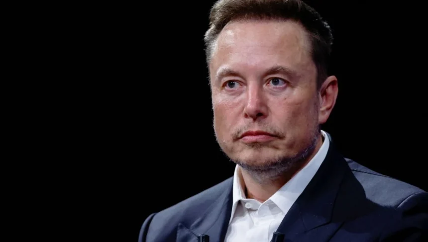 Elon Musk acusa a OpenAI de abandonar su misión sin fines de lucro durante juicio en California