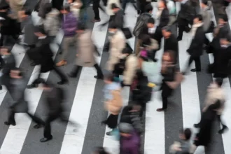 Empleo en Estados Unidos sorprende: nóminas suben 130.000 y el desempleo queda en 4,3% en enero de 2026, pese a fuerte revisión de 2025