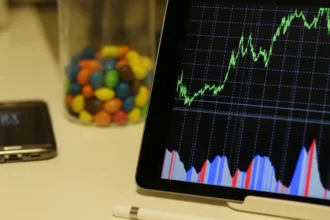 Empresa china de chips para la IA que compite con Nvidia se dispara y acumula alza de 650% en la bolsa