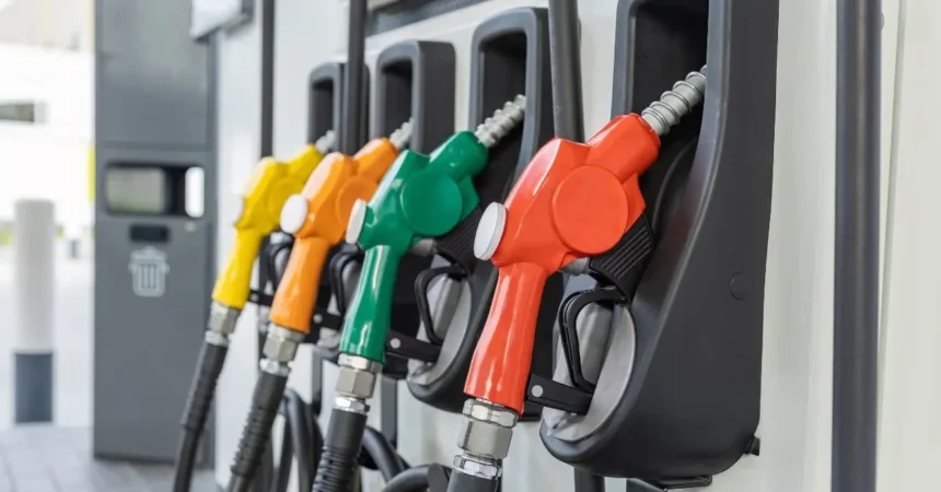 ENAP confirma fuerte ajuste en combustibles: bencinas subirán hasta $391,5 por litro