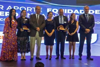 Escondida | BHP: 44,3% de participación femenina marca hito en sus 35 años y redefine la minería chilena