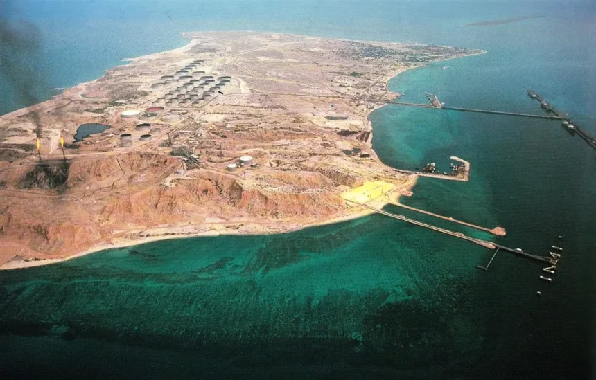 Estados Unidos ataca isla clave para la industria petrolera de Irán