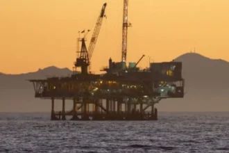 Estados Unidos e Irán intensifican tensiones mientras el petróleo registra alta volatilidad