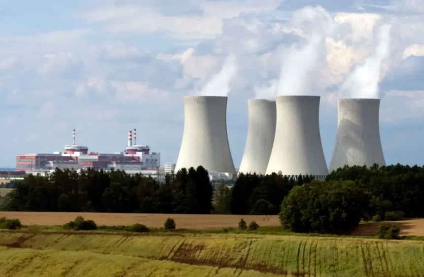 Estados Unidos y Japón lideran iniciativa global en reactores nucleares y energía