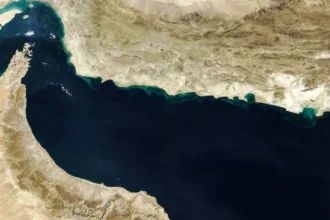 Estrecho de Ormuz: Irán amenaza con “dura resistencia” a buques militares y eleva la tensión global