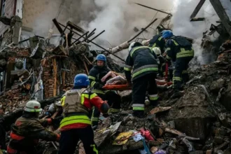 Evacuación en Bushehr: 198 trabajadores de Rosatom salen tras ataques y un muerto tensiona seguridad nuclear