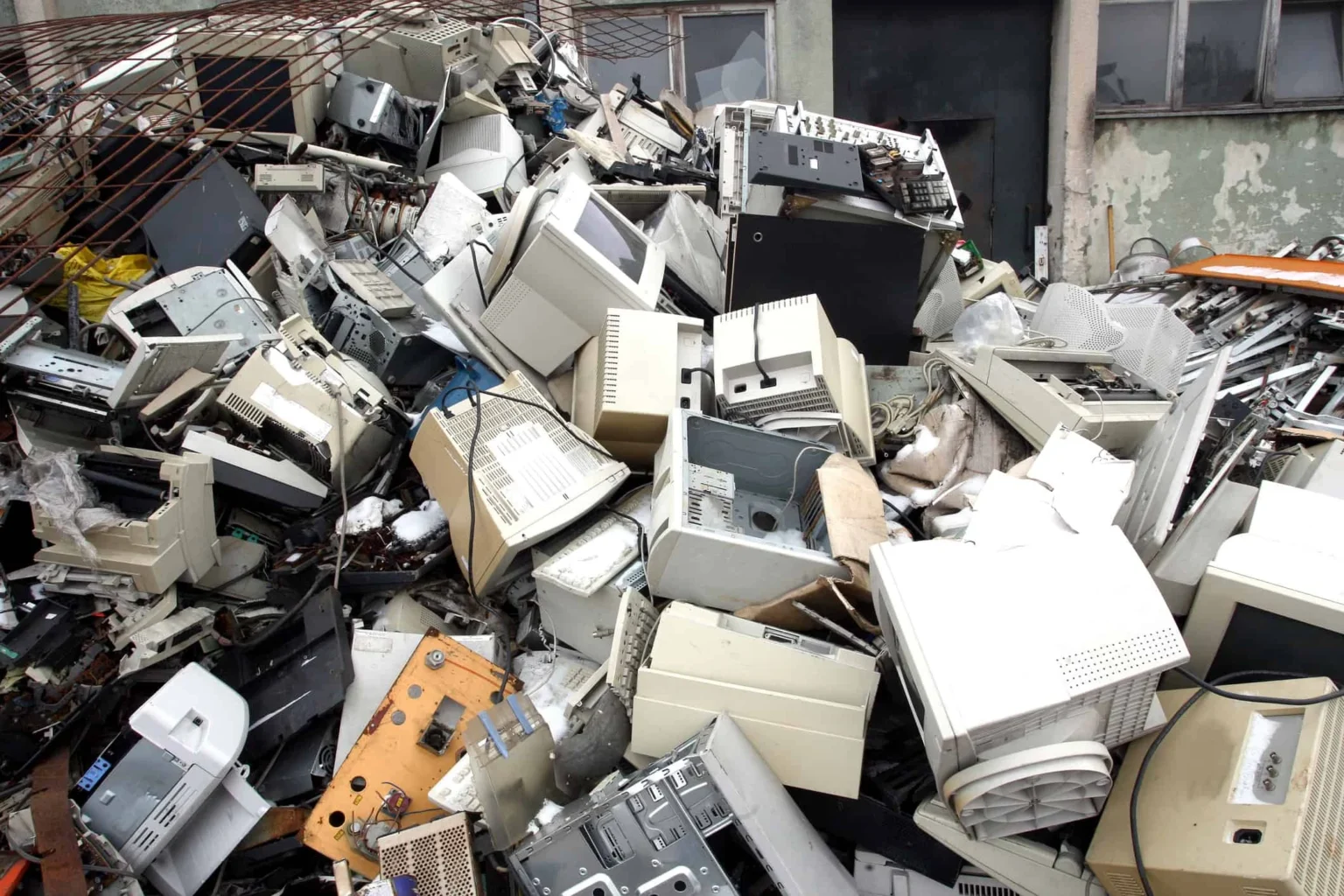 Expertos proponen reutilizar plantas de cobre inactivas para reciclar metales desde residuos electrónicos